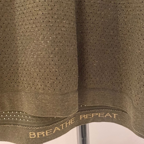 Lululemon shirt - Picture 4 of 5